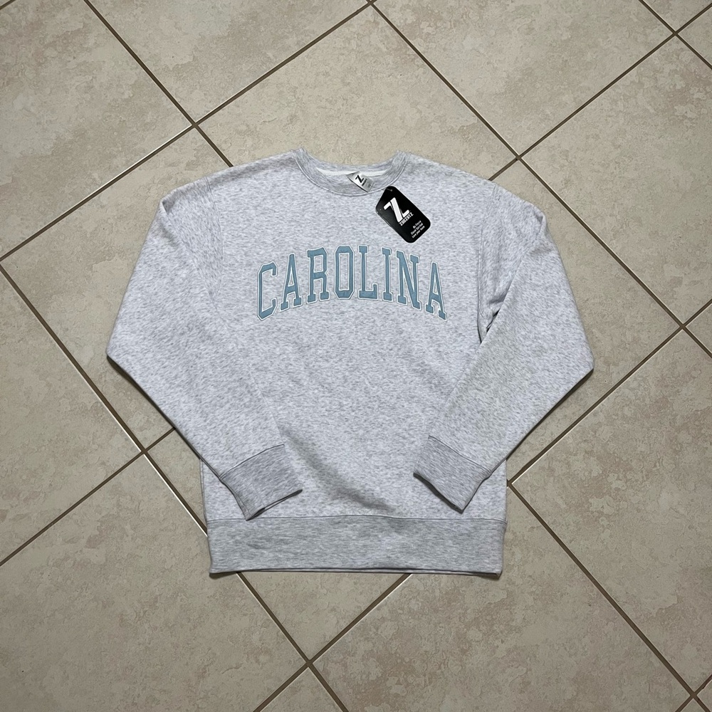 Zoozatz Gray Carolina Sports Crewneck!